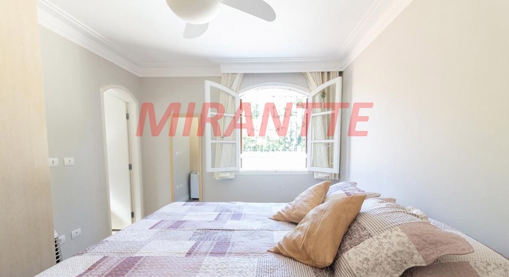 Sobrado de 299m² com 4 quartos em Barro Branco