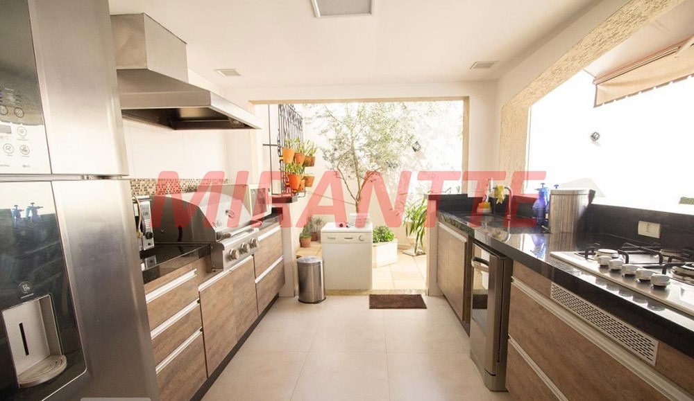 Sobrado de 299m² com 4 quartos em Barro Branco