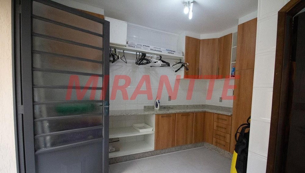 Sobrado de 299m² com 4 quartos em Barro Branco