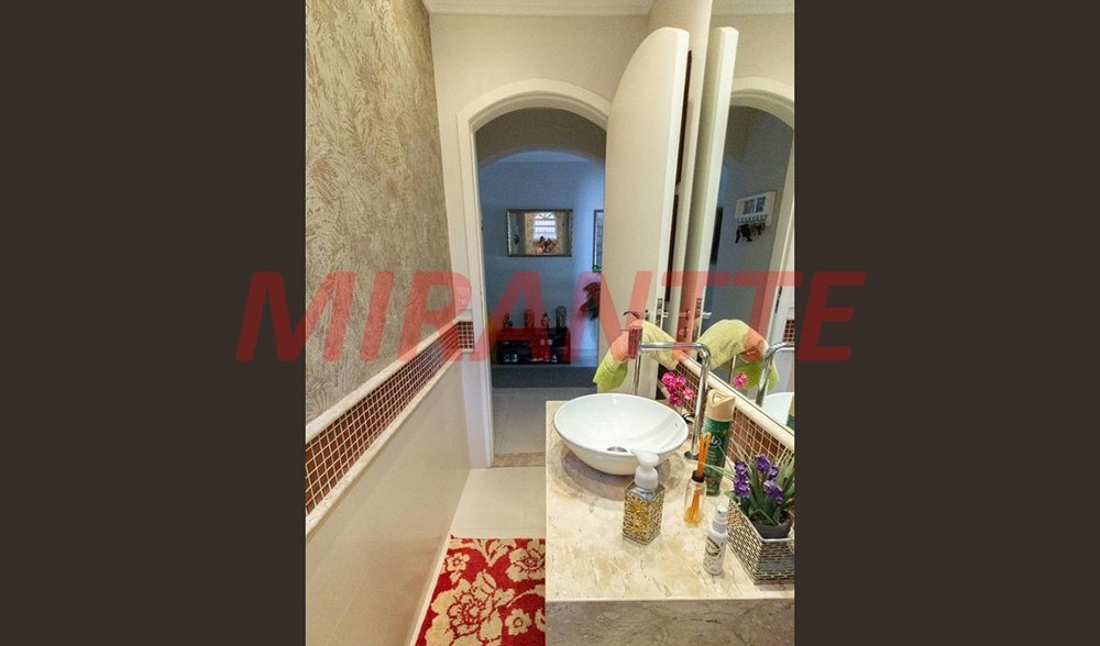 Sobrado de 299m² com 4 quartos em Barro Branco