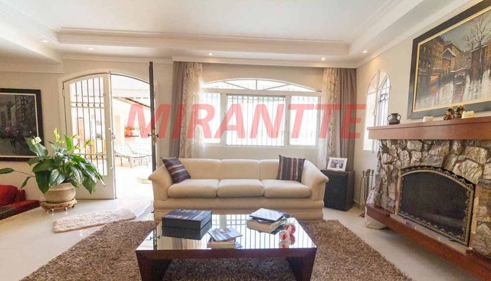 Sobrado de 299m² com 4 quartos em Barro Branco