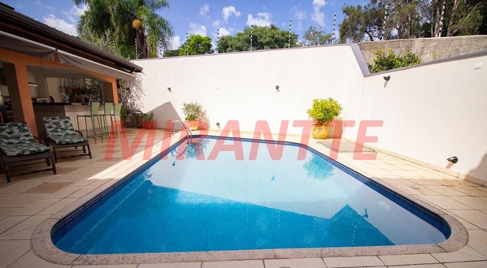 Sobrado de 299m² com 4 quartos em Barro Branco