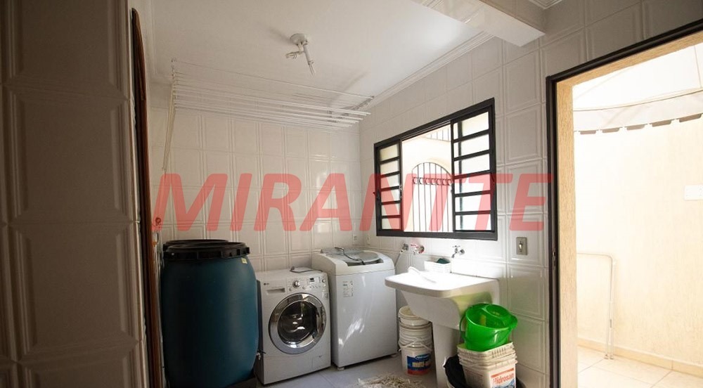 Sobrado de 299m² com 4 quartos em Barro Branco