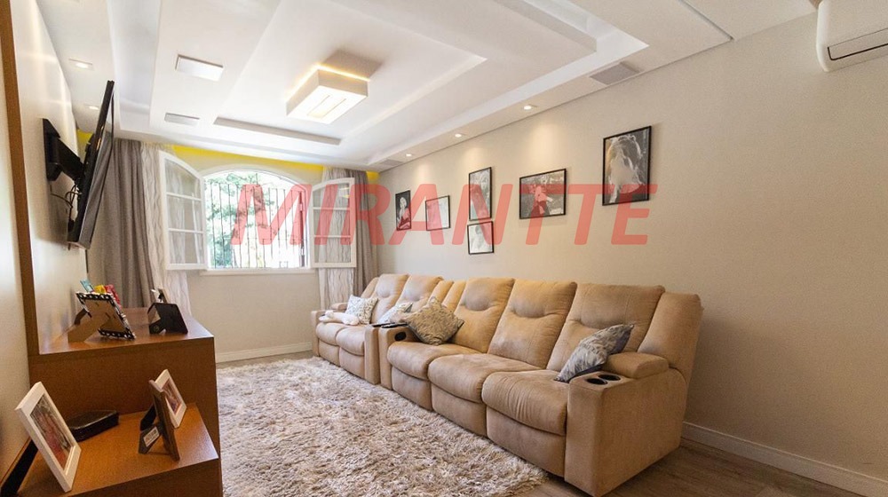 Sobrado de 299m² com 4 quartos em Barro Branco