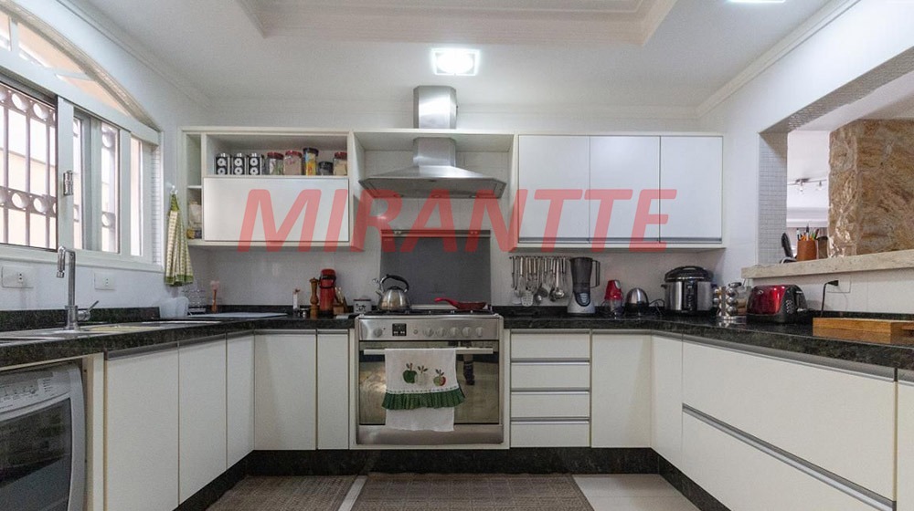 Sobrado de 299m² com 4 quartos em Barro Branco