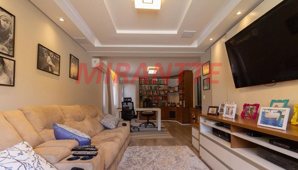 Sobrado de 299m² com 4 quartos em Barro Branco