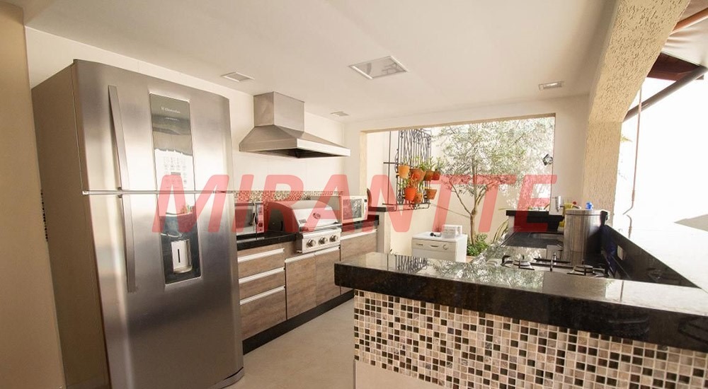 Sobrado de 299m² com 4 quartos em Barro Branco