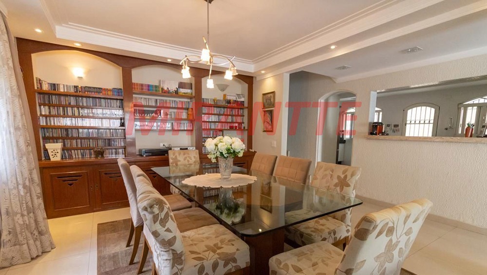 Sobrado de 299m² com 4 quartos em Barro Branco