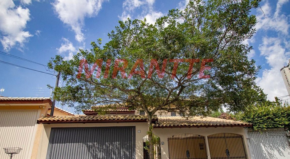 Sobrado de 299m² com 4 quartos em Barro Branco