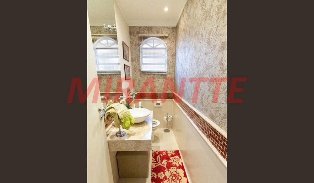 Sobrado de 299m² com 4 quartos em Barro Branco