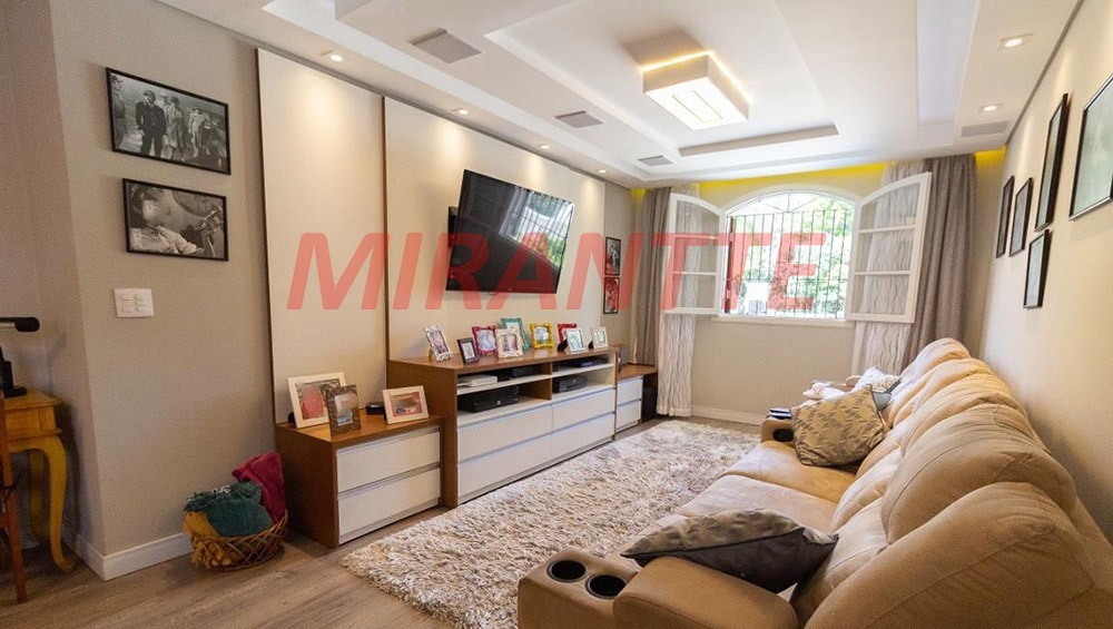 Sobrado de 299m² com 4 quartos em Barro Branco