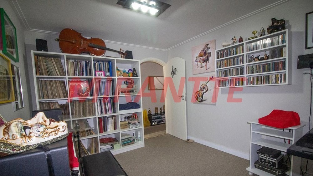 Sobrado de 299m² com 4 quartos em Barro Branco