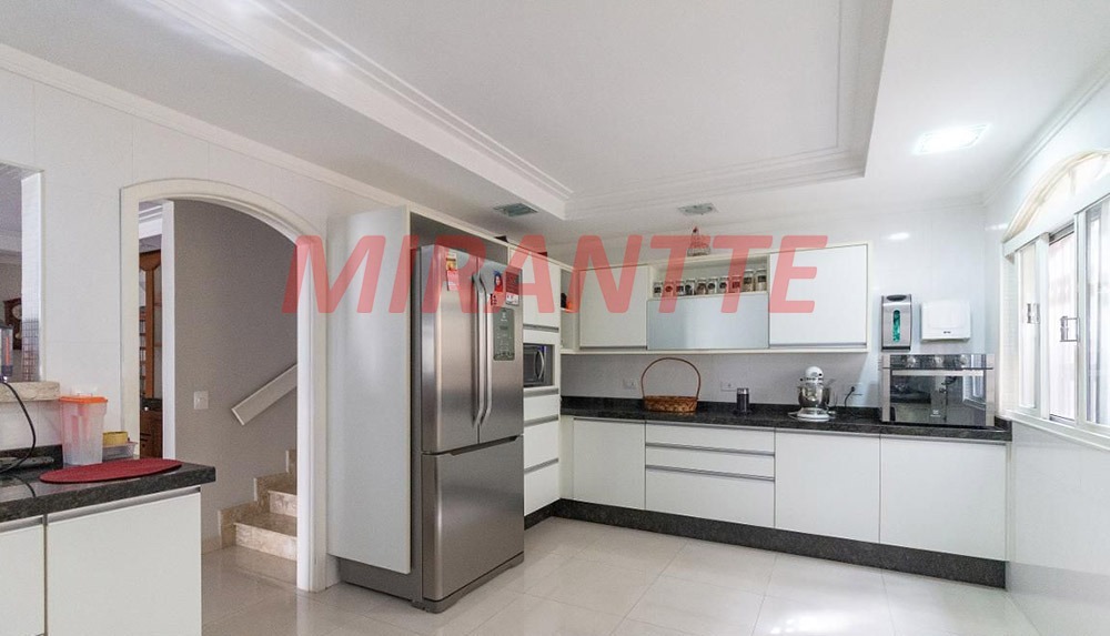 Sobrado de 299m² com 4 quartos em Barro Branco