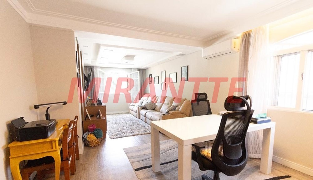 Sobrado de 299m² com 4 quartos em Barro Branco