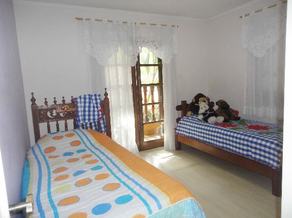 Sobrado de 454m² com 4 quartos em Tremembe