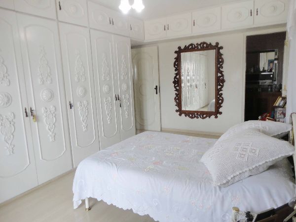 Sobrado de 454m² com 4 quartos em Tremembe