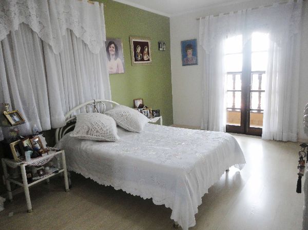 Sobrado de 454m² com 4 quartos em Tremembe