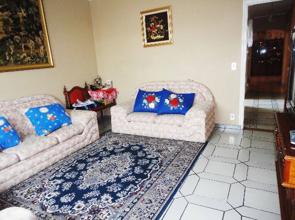 Sobrado de 454m² com 4 quartos em Tremembe