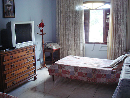 Casa terrea com 4 quartos em Horto Florestal