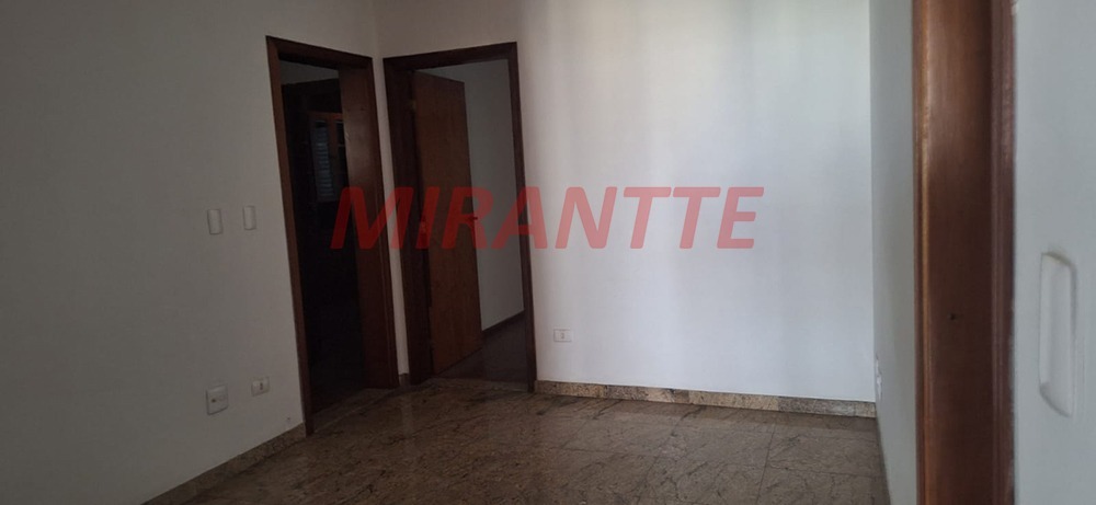 Apartamento de 245m² com 4 quartos em Água Fria