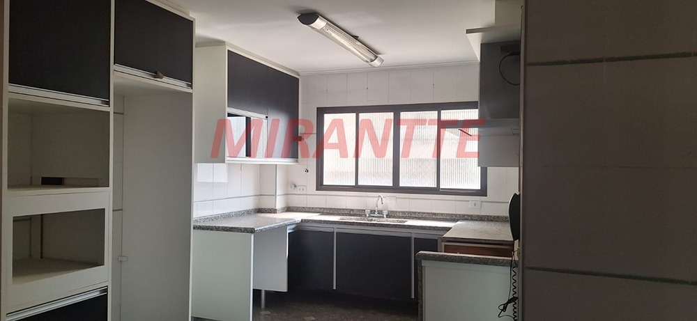 Apartamento de 245m² com 4 quartos em Água Fria