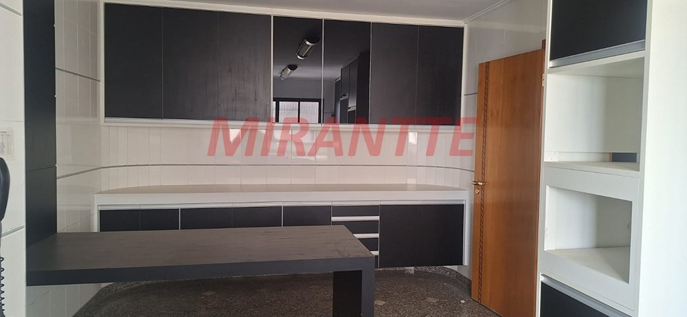 Apartamento de 245m² com 4 quartos em Água Fria