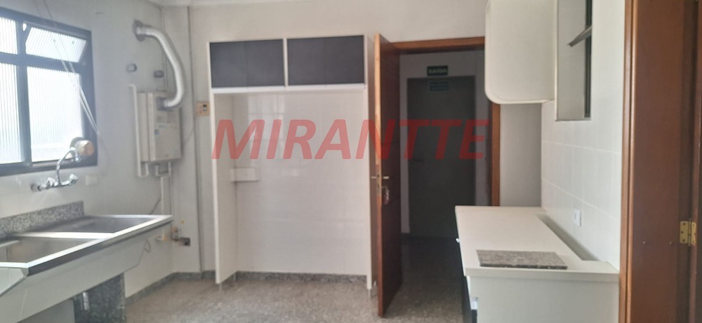 Apartamento de 245m² com 4 quartos em Água Fria