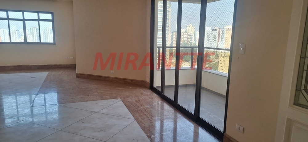 Apartamento de 245m² com 4 quartos em Água Fria
