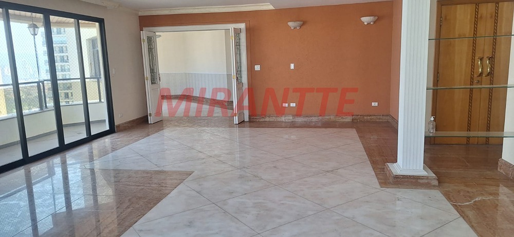 Apartamento de 245m² com 4 quartos em Água Fria
