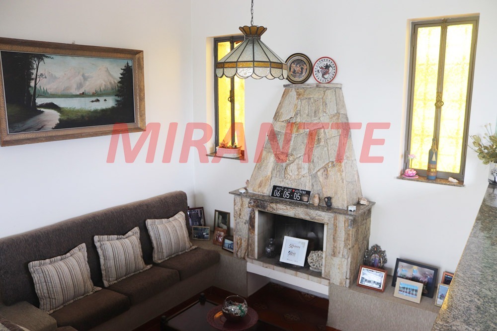 Sobrado de 262m² com 4 quartos em Horto Florestal