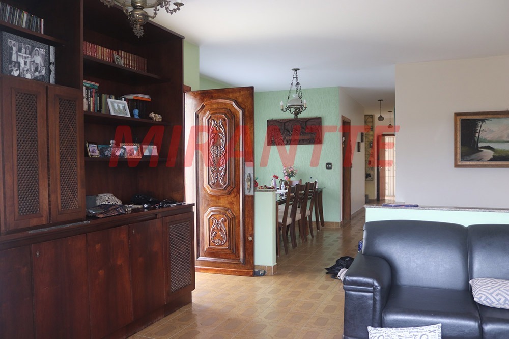 Sobrado de 262m² com 4 quartos em Horto Florestal