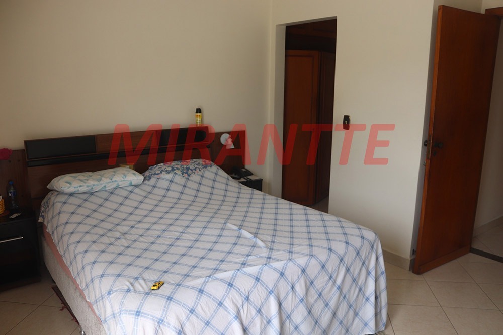 Sobrado de 262m² com 4 quartos em Horto Florestal