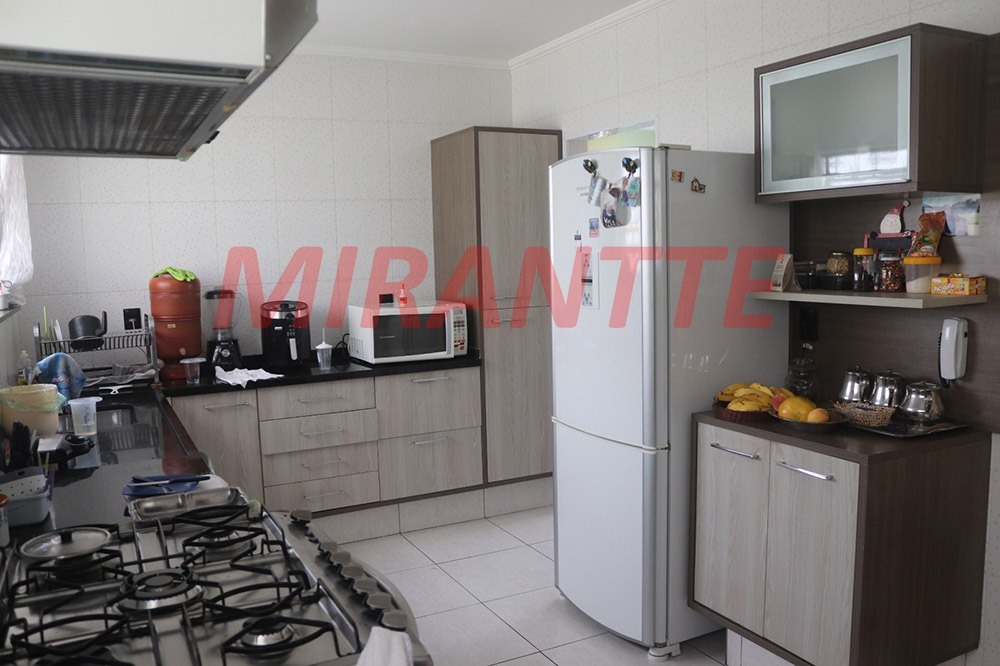 Sobrado de 262m² com 4 quartos em Horto Florestal