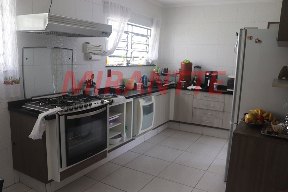 Sobrado de 262m² com 4 quartos em Horto Florestal
