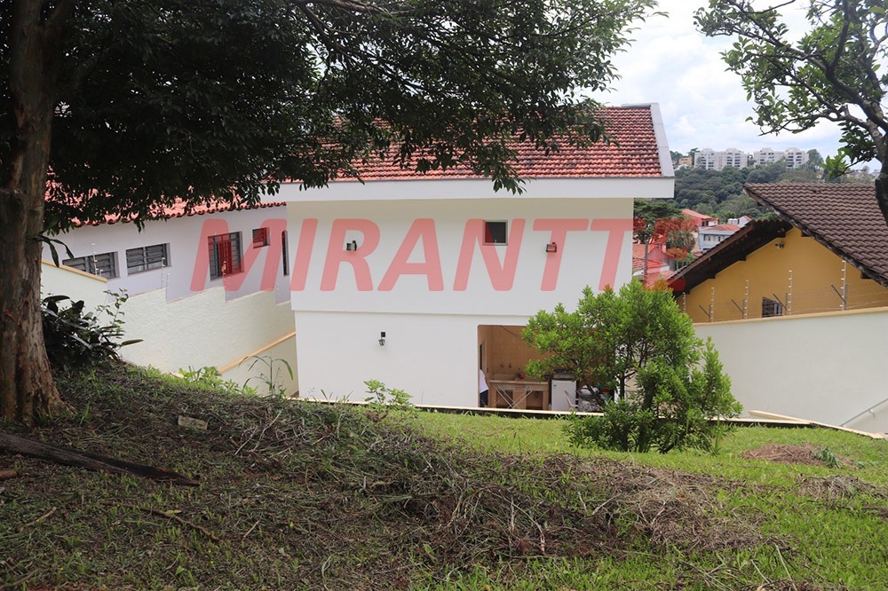 Sobrado de 262m² com 4 quartos em Horto Florestal