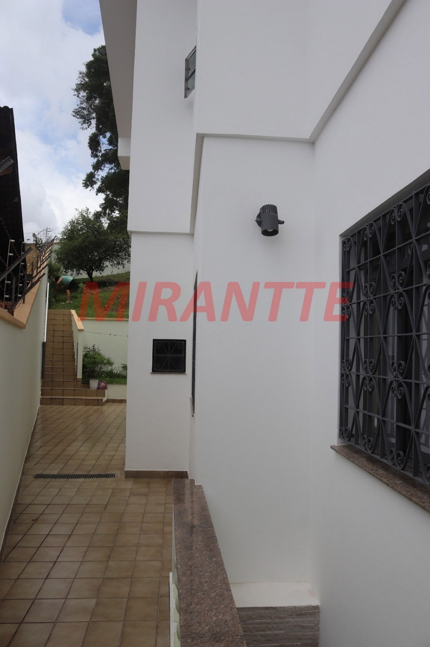 Sobrado de 262m² com 4 quartos em Horto Florestal