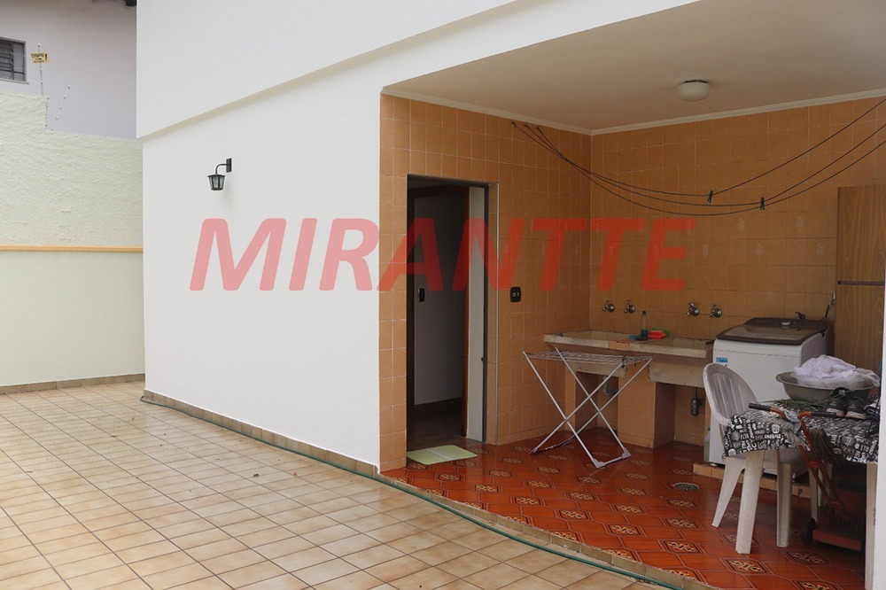 Sobrado de 262m² com 4 quartos em Horto Florestal