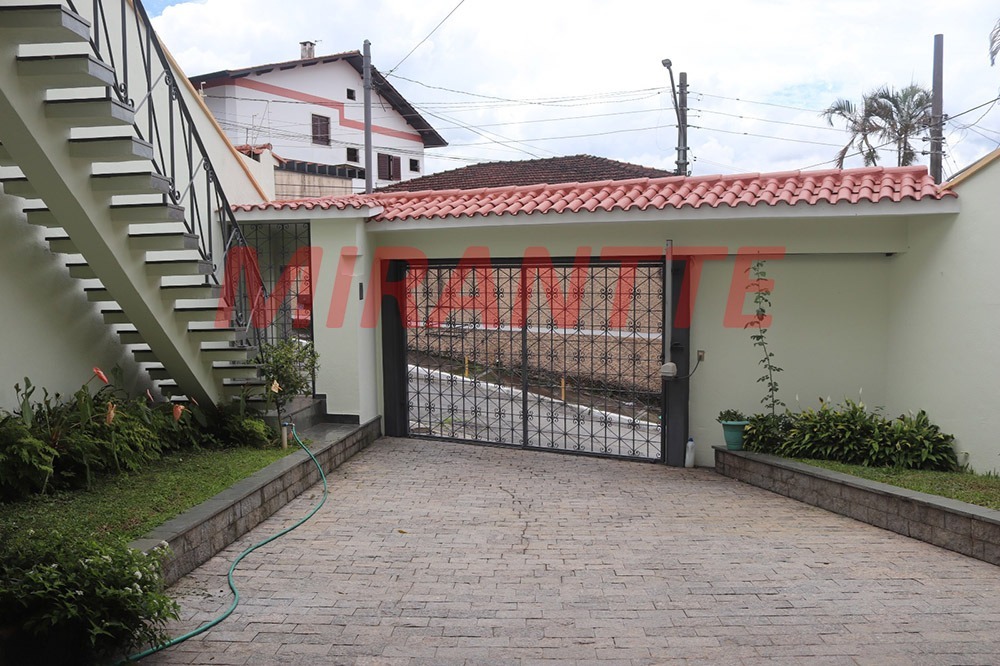 Sobrado de 262m² com 4 quartos em Horto Florestal