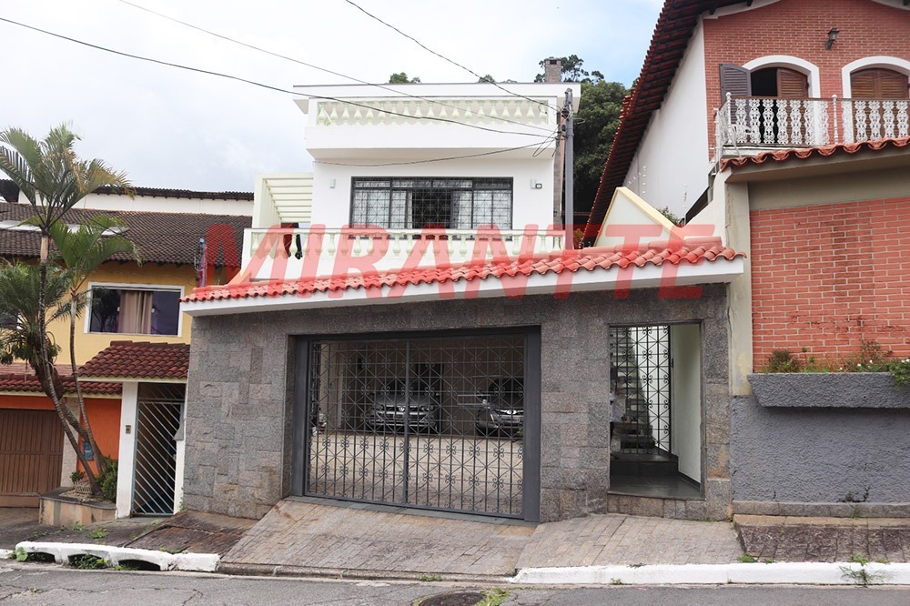 Sobrado de 262m² com 4 quartos em Horto Florestal