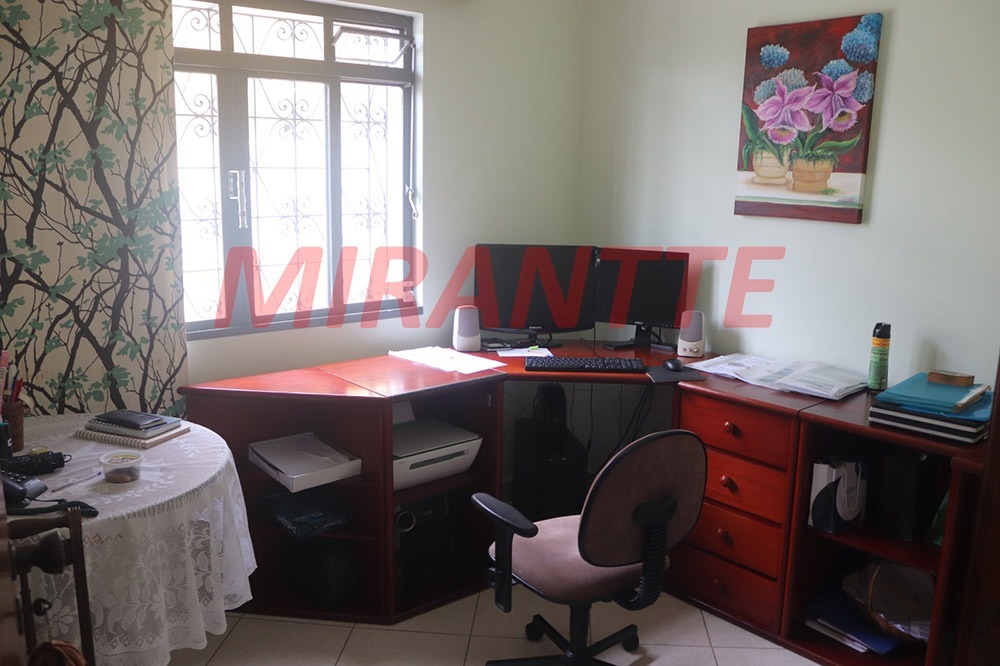 Sobrado de 262m² com 4 quartos em Horto Florestal