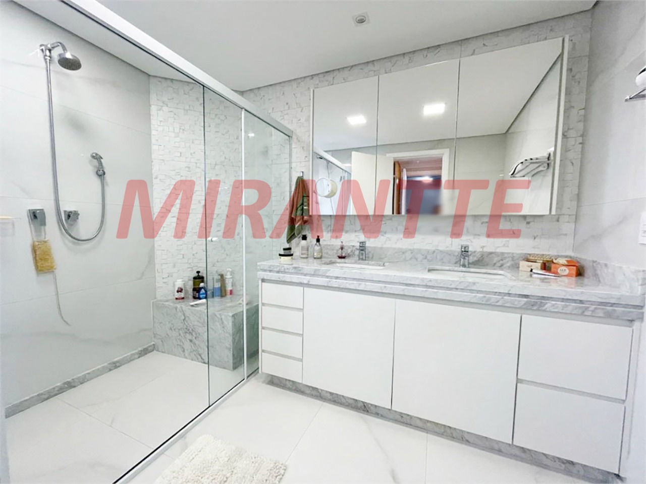 Apartamento de 190m² com 3 quartos em Vila Ester