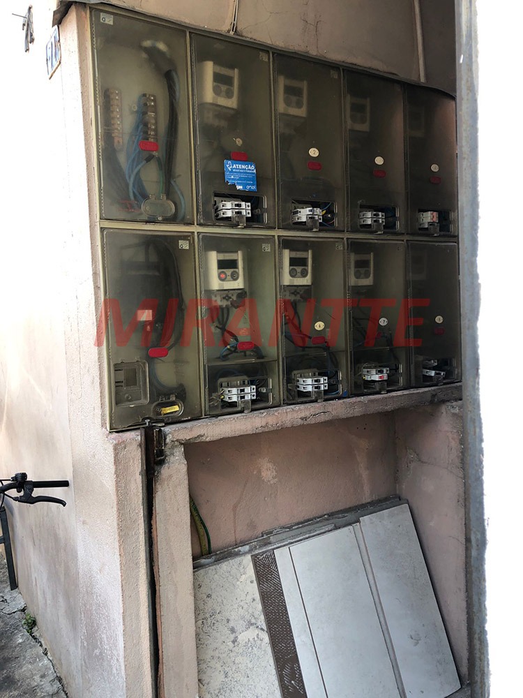 Cond. fechado de 126m² com 8 quartos em Imirim