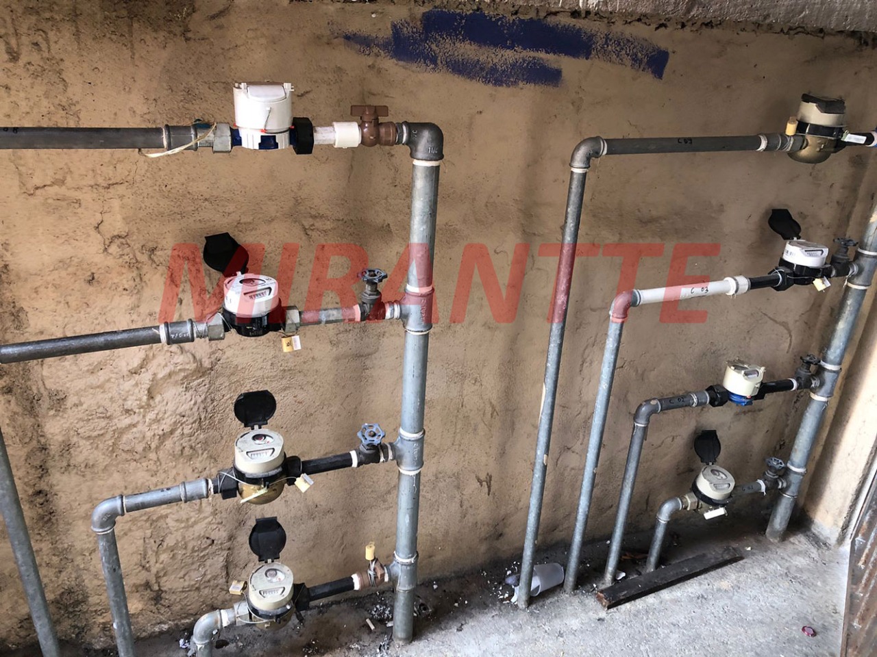 Cond. fechado de 126m² com 8 quartos em Imirim