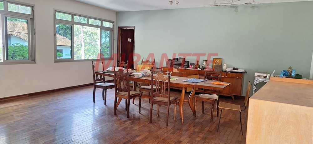 Sobrado de 239m² com 3 quartos em Jardim Bibi