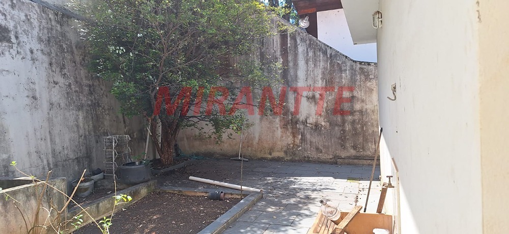 Sobrado de 239m² com 3 quartos em Jardim Bibi