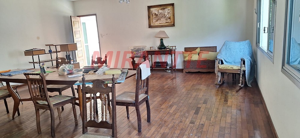 Sobrado de 239m² com 3 quartos em Jardim Bibi