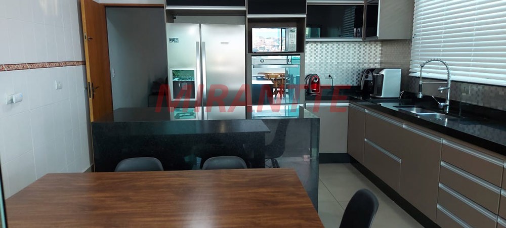 Sobrado de 299m² com 3 quartos em Vila Nivi