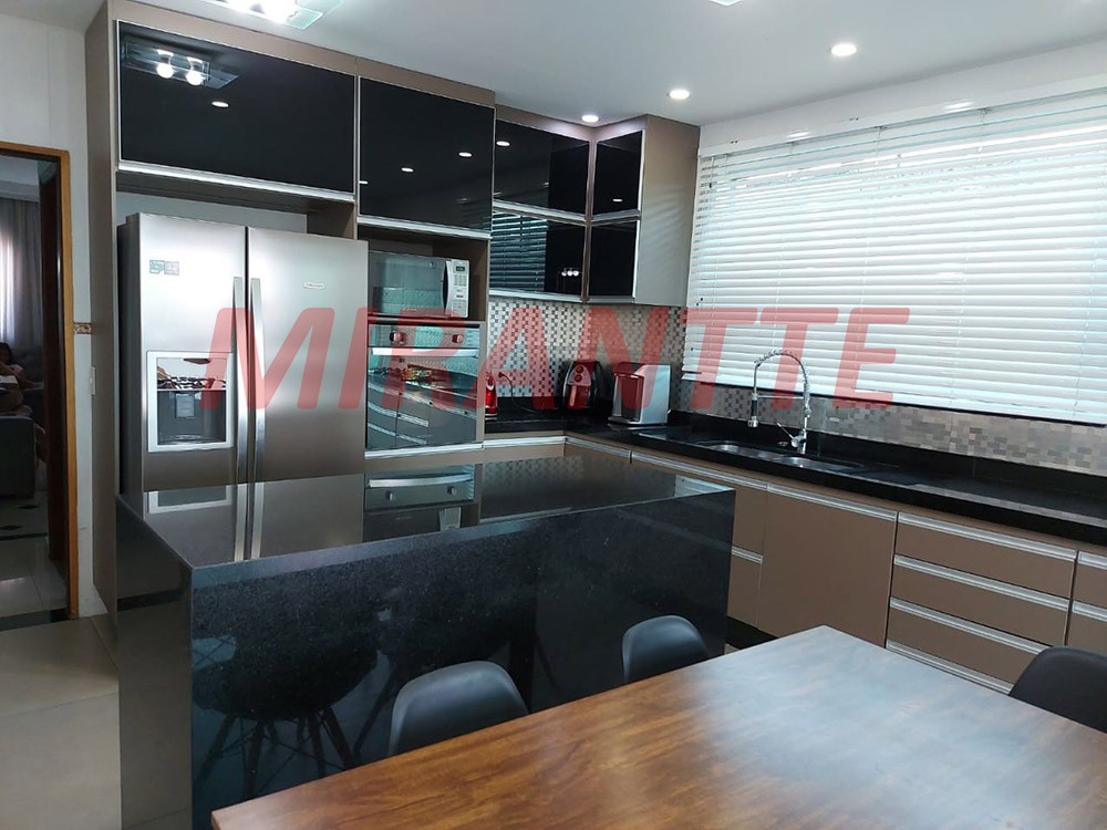 Sobrado de 299m² com 3 quartos em Vila Nivi