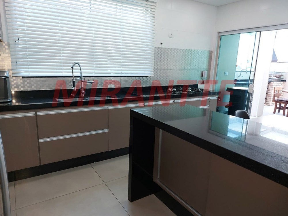 Sobrado de 299m² com 3 quartos em Vila Nivi