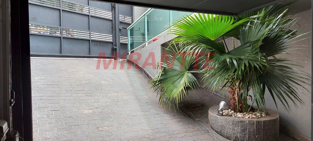 Sobrado de 299m² com 3 quartos em Vila Nivi